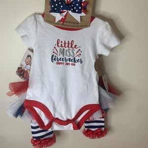 Its a girl 4th of July outfit, and the size is 6 month